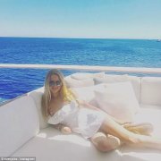 ���g��˾�^�죺�����܇���Ÿ����̲�˹СŮ�����罻ý�w�ϵĮ��L(f��ng)